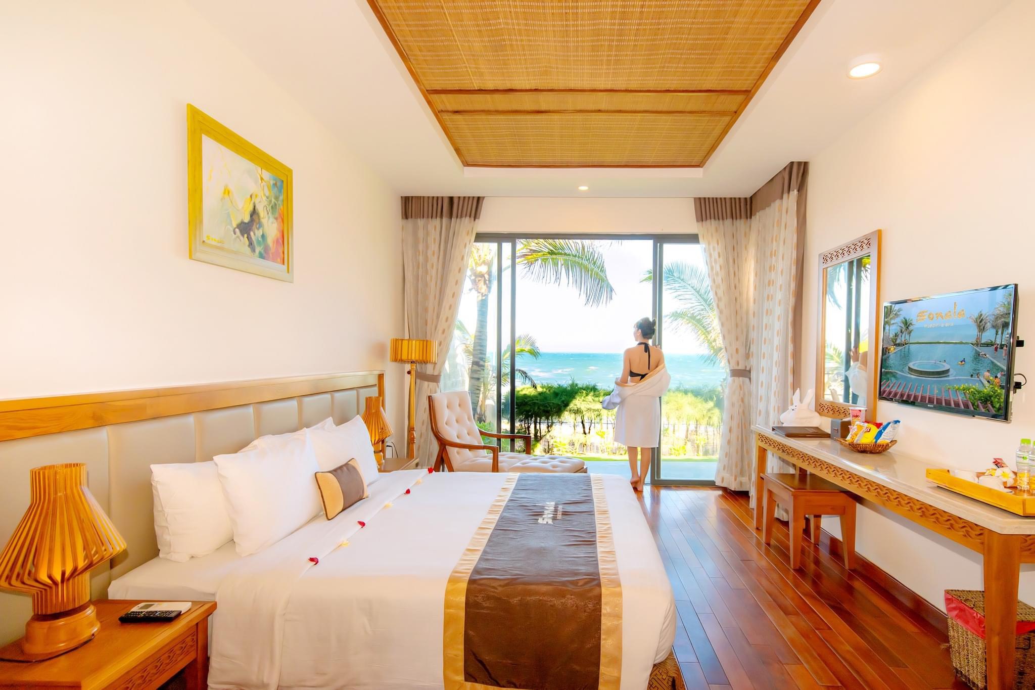 Two-Bedroom Beach Front Bungalow - bedroom image 6